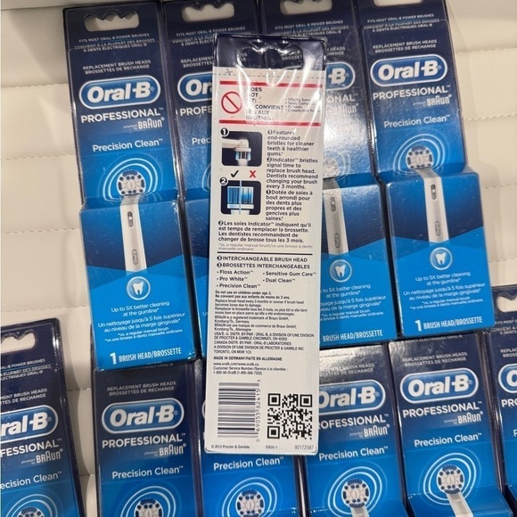 Oral-B Professional Precision Clean Toothbrush Heads Lot of 11 - Picture 2 of 2